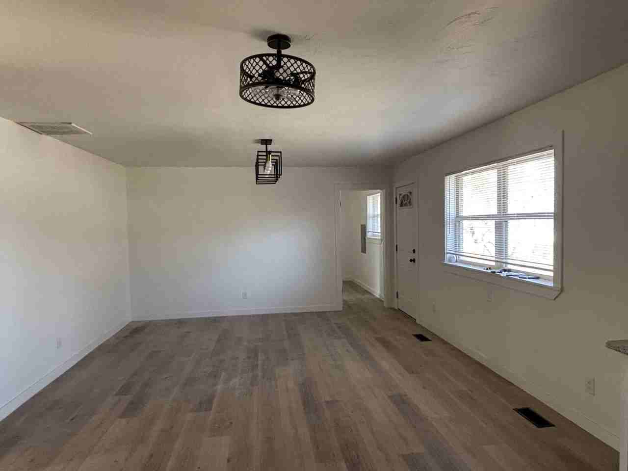 915 S 6th St #1 - Photo 5 of 27