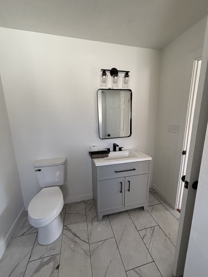 915 S 6th St #1 - Photo 6 of 27