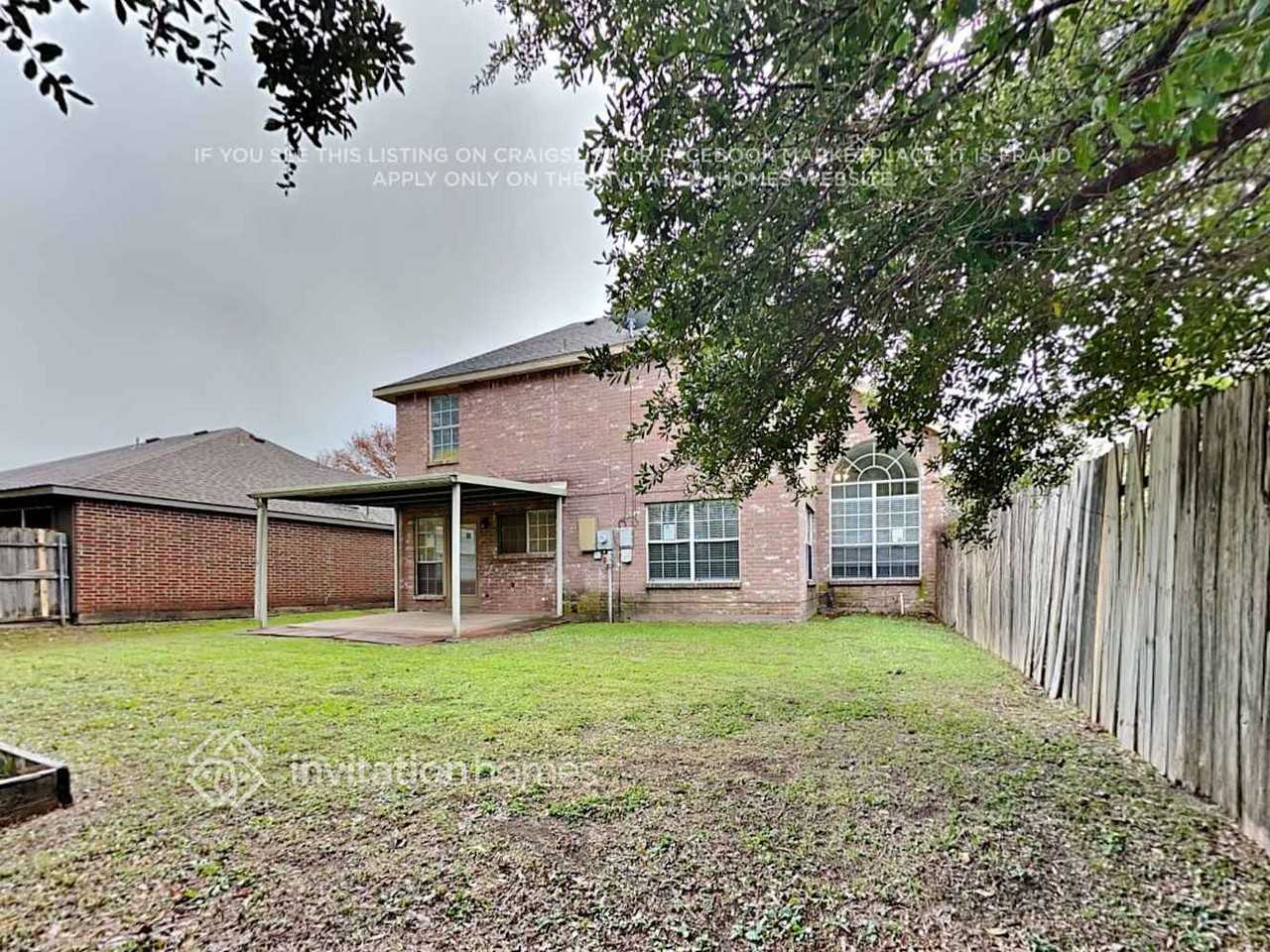 2207 Bennington Dr - Photo 4 of 5