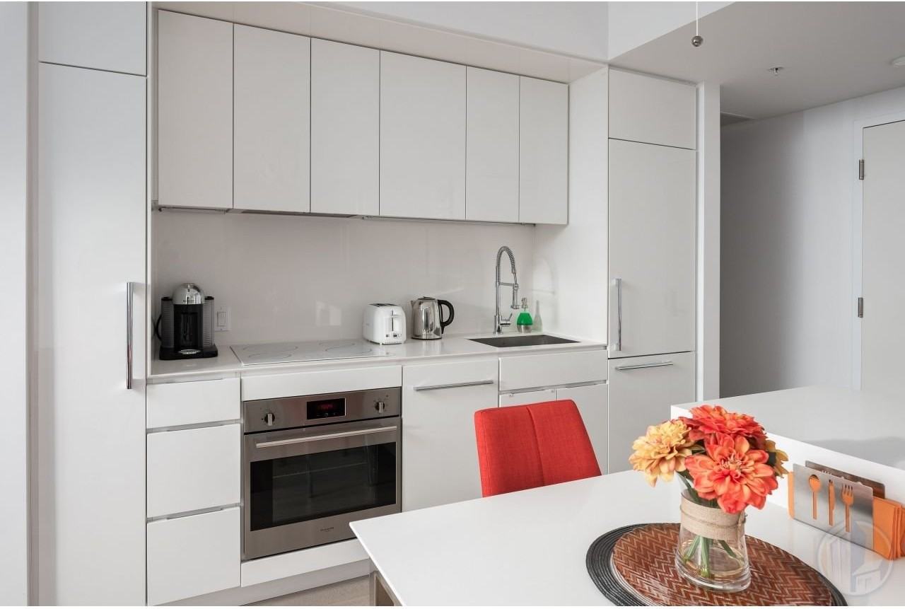 1288 Av Des Canadiens-De-Montréal - Photo 2 of 7