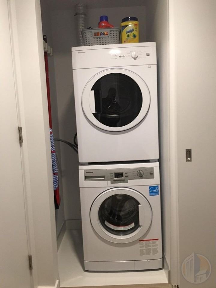 1288 Av Des Canadiens-De-Montréal - Photo 5 of 7