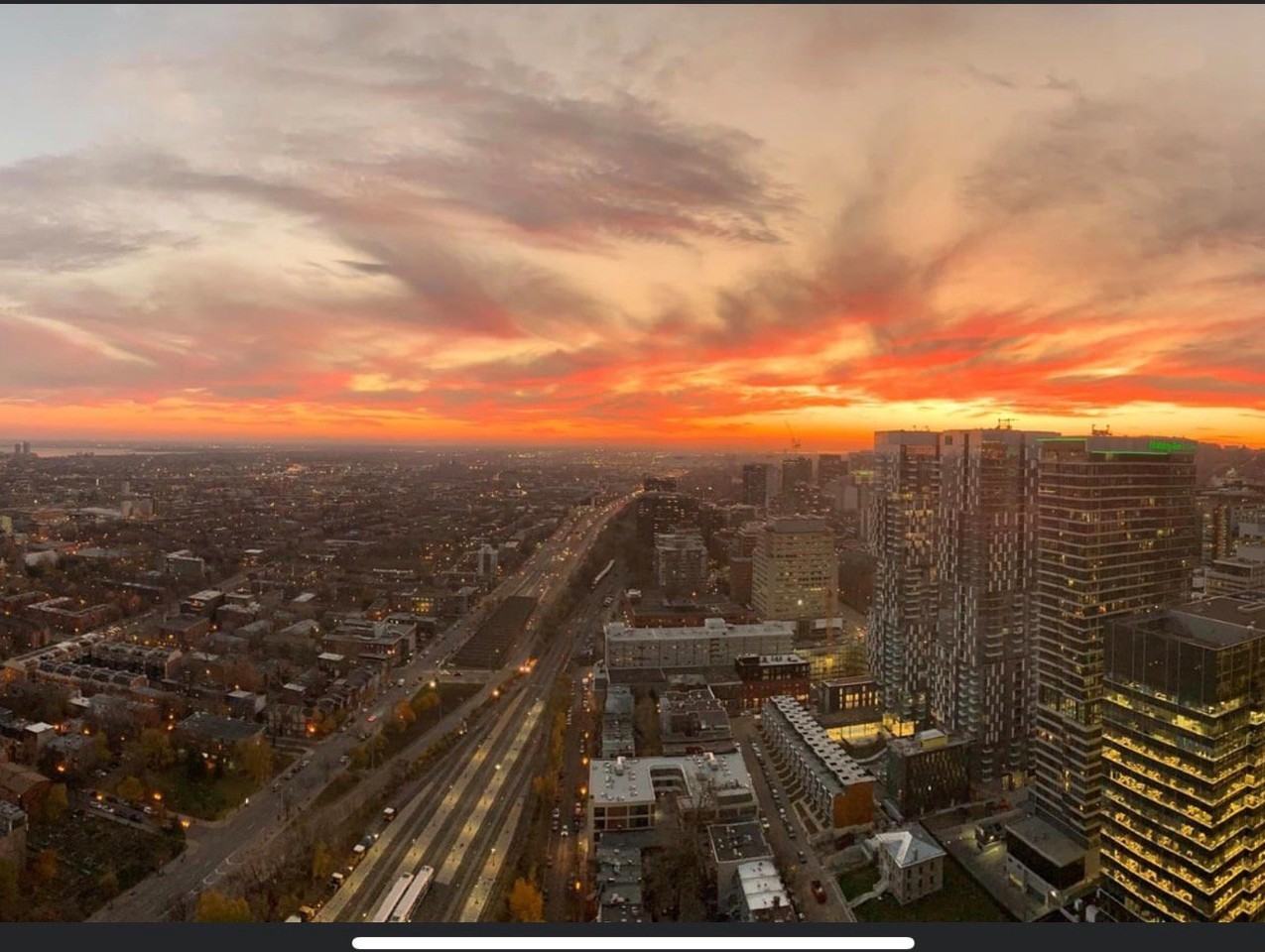 1288 Av Des Canadiens-De-Montréal - Photo 6 of 7