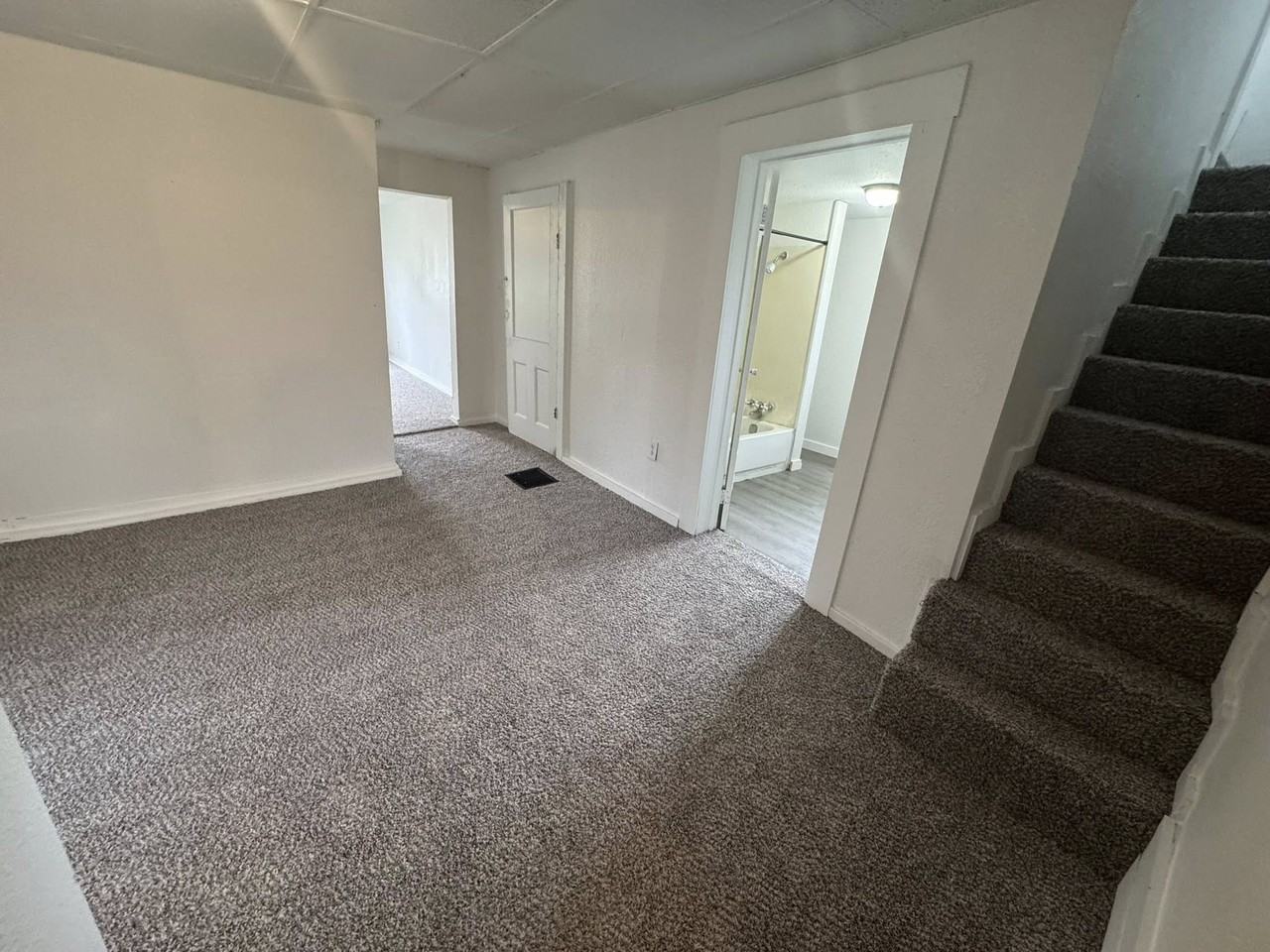 845 Moxahala Ave #1 - Photo 5 of 9