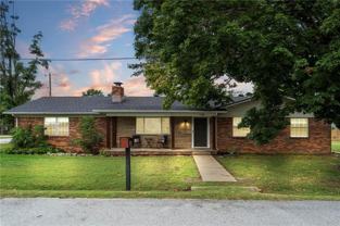 701 Nw Ford Ln - Photo 1 of 1