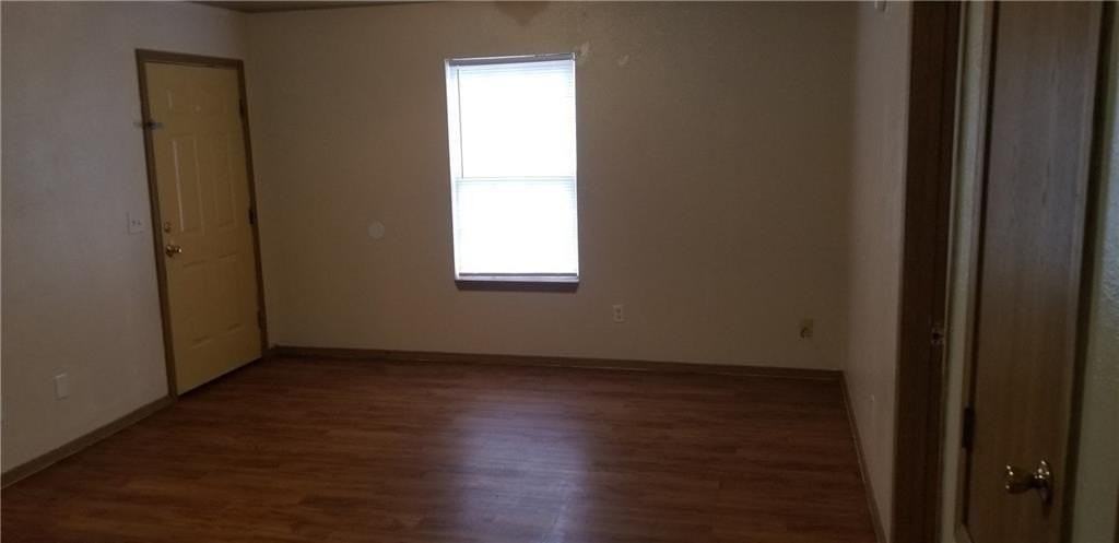 405 Sisters Ave #203 - Photo 3 of 7