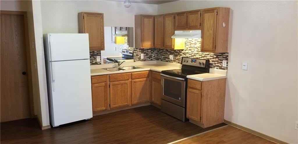 405 Sisters Ave #203 - Photo 4 of 7