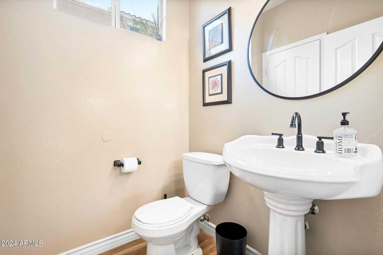 304 W Mountain Sage Dr - Photo 2 of 14