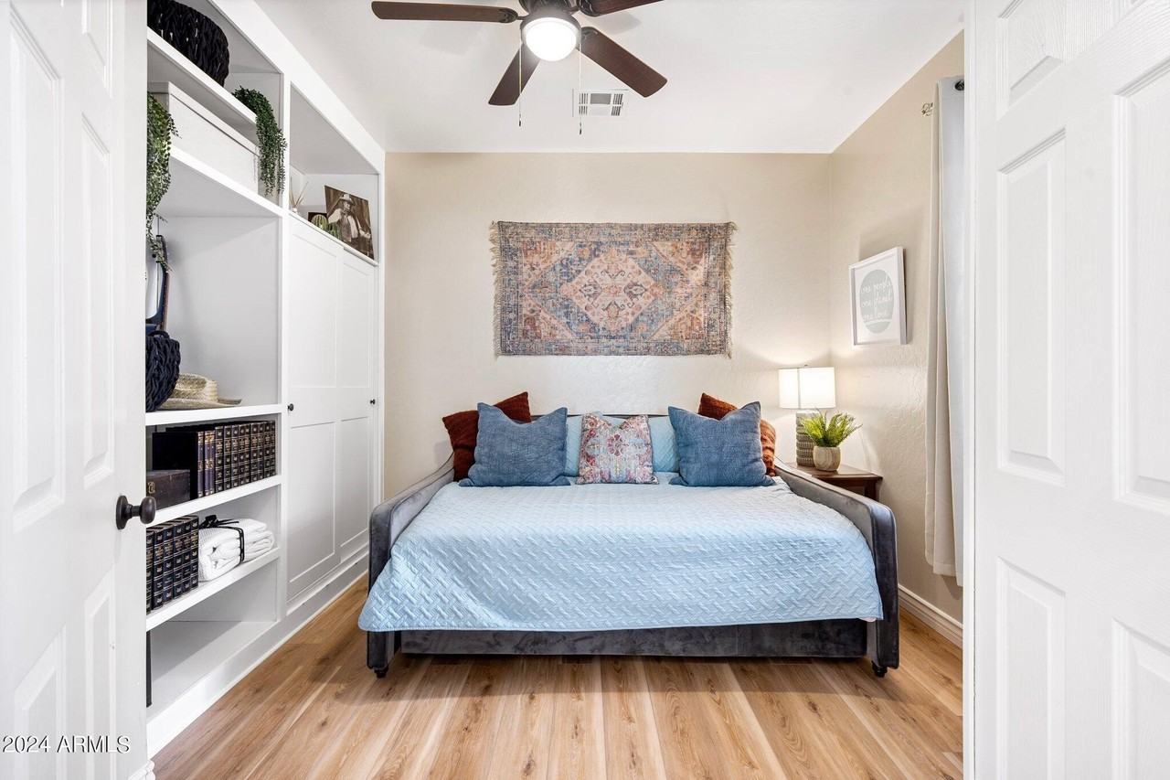 304 W Mountain Sage Dr - Photo 3 of 14