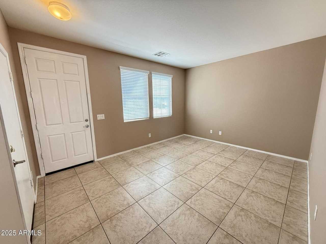 11752 W Foothill Dr - Photo 3 of 48