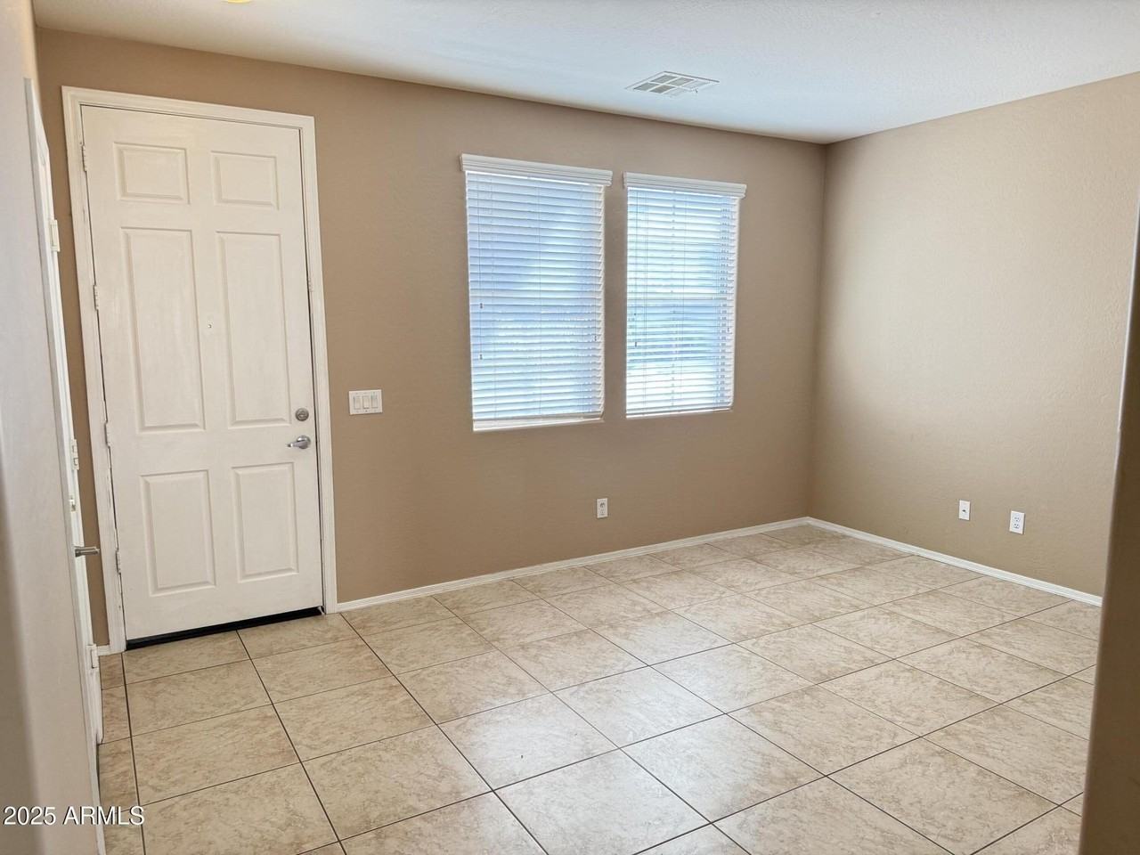 11752 W Foothill Dr - Photo 4 of 48