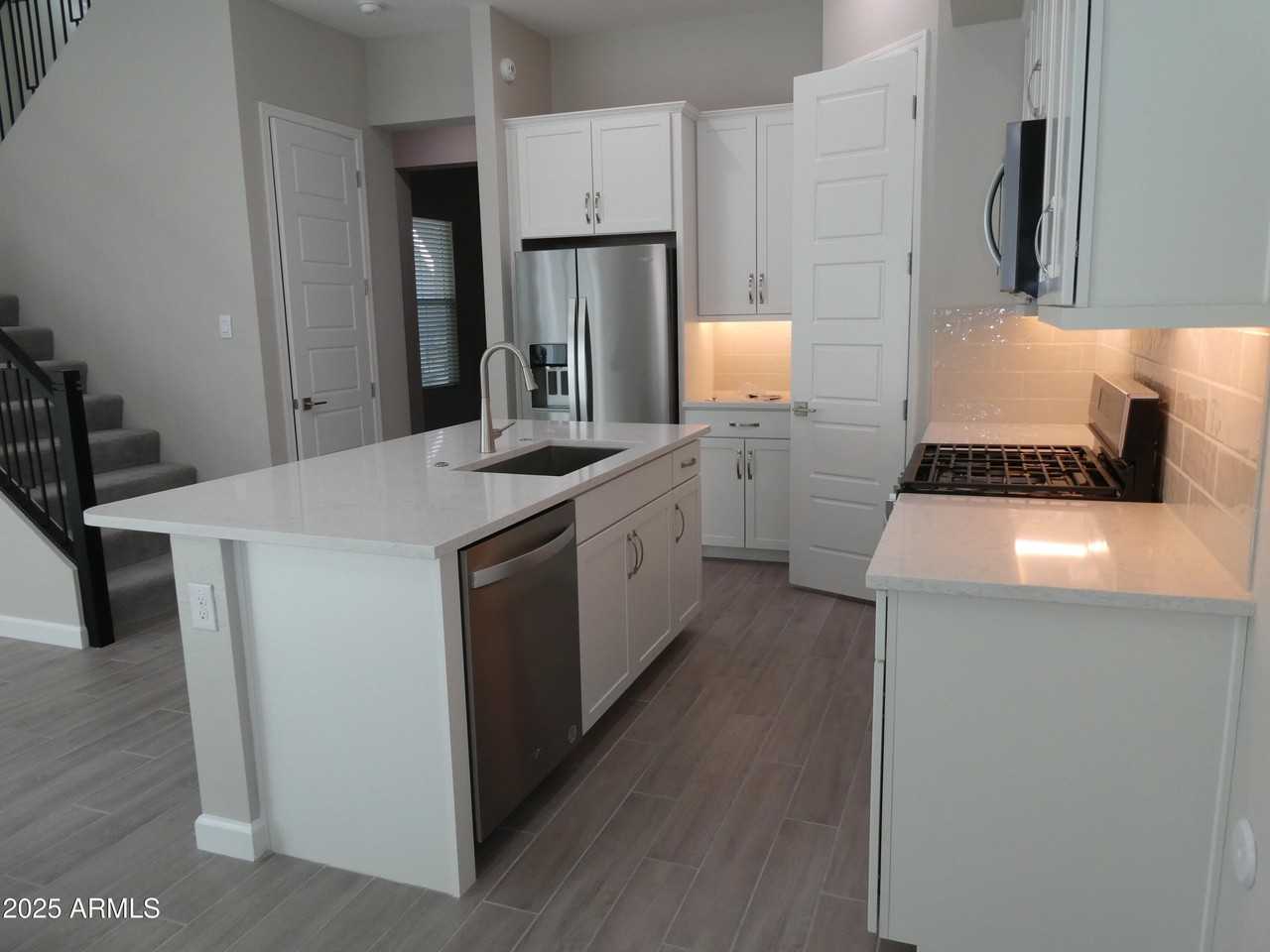 5027 E Gallop Way - Photo 7 of 25