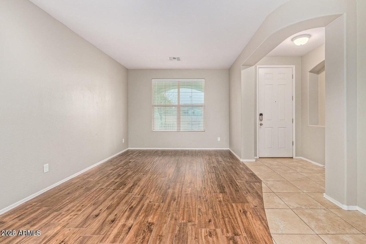 15064 W Westview Dr - Photo 2 of 9