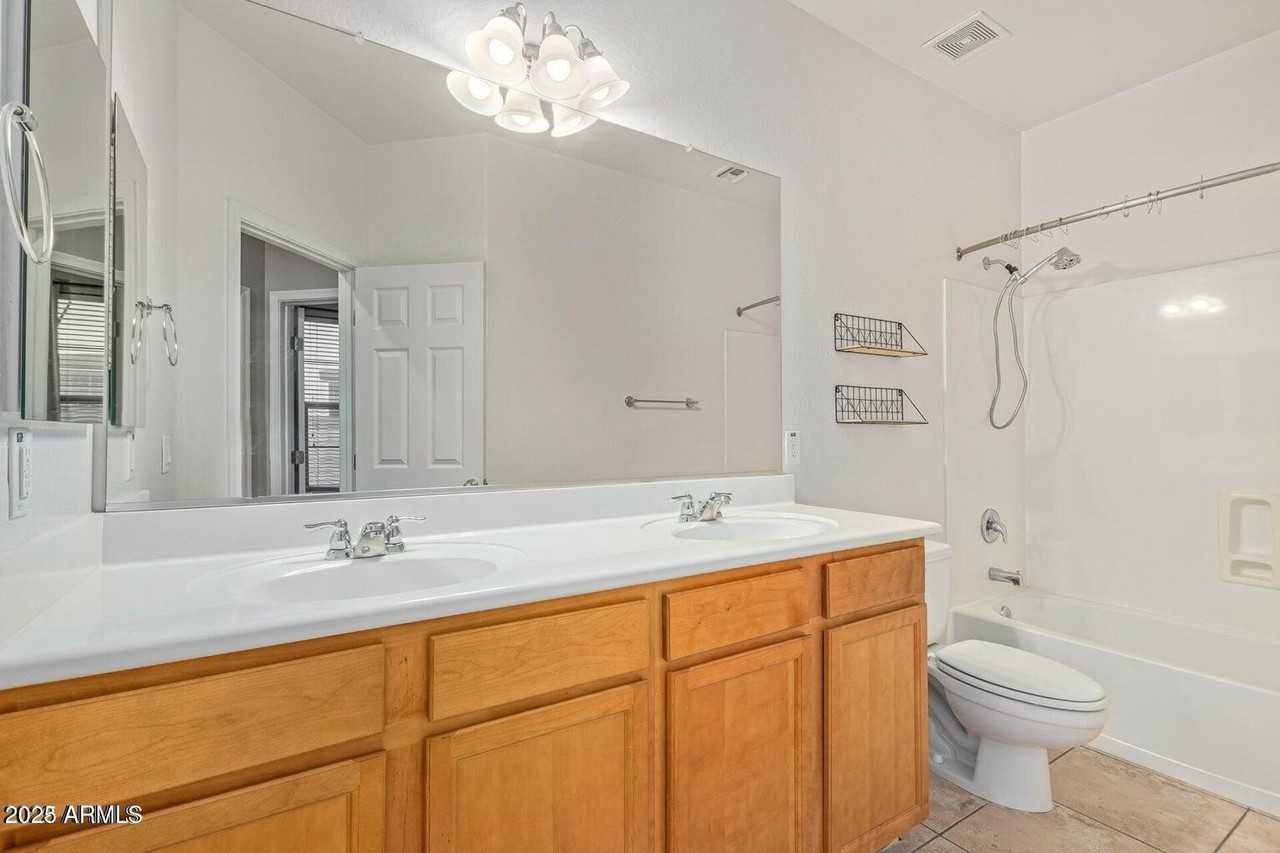 15064 W Westview Dr - Photo 7 of 9