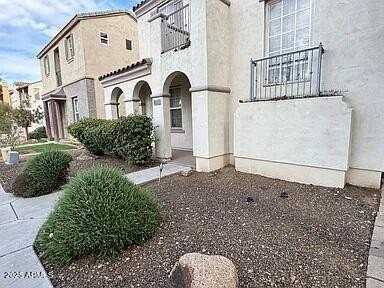 2909 N 48th St - Photo 2 of 38