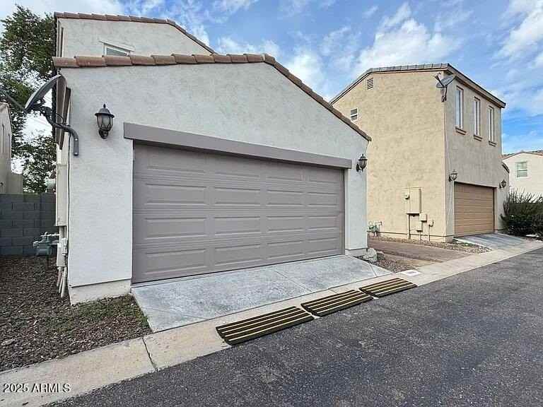 2909 N 48th St - Photo 4 of 38