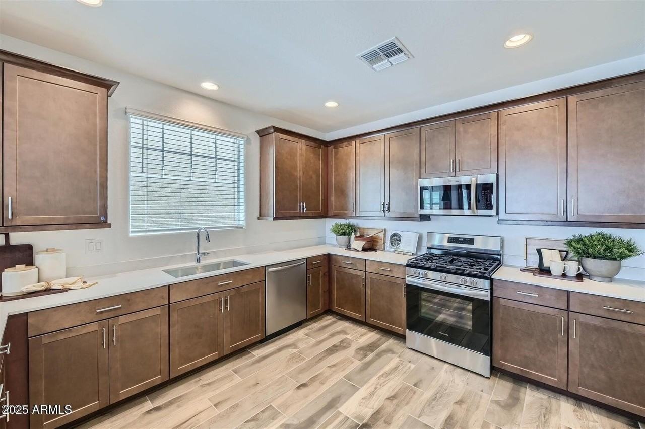 8259 E Prairie Ave - Photo 7 of 34