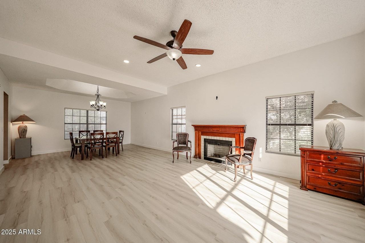 5440 W Beryl Ave - Photo 2 of 22