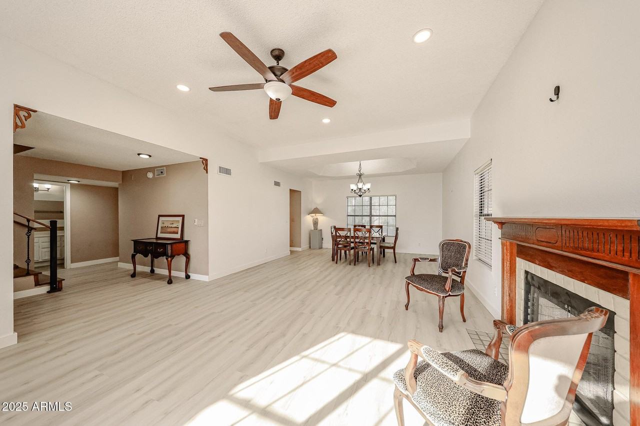 5440 W Beryl Ave - Photo 3 of 22