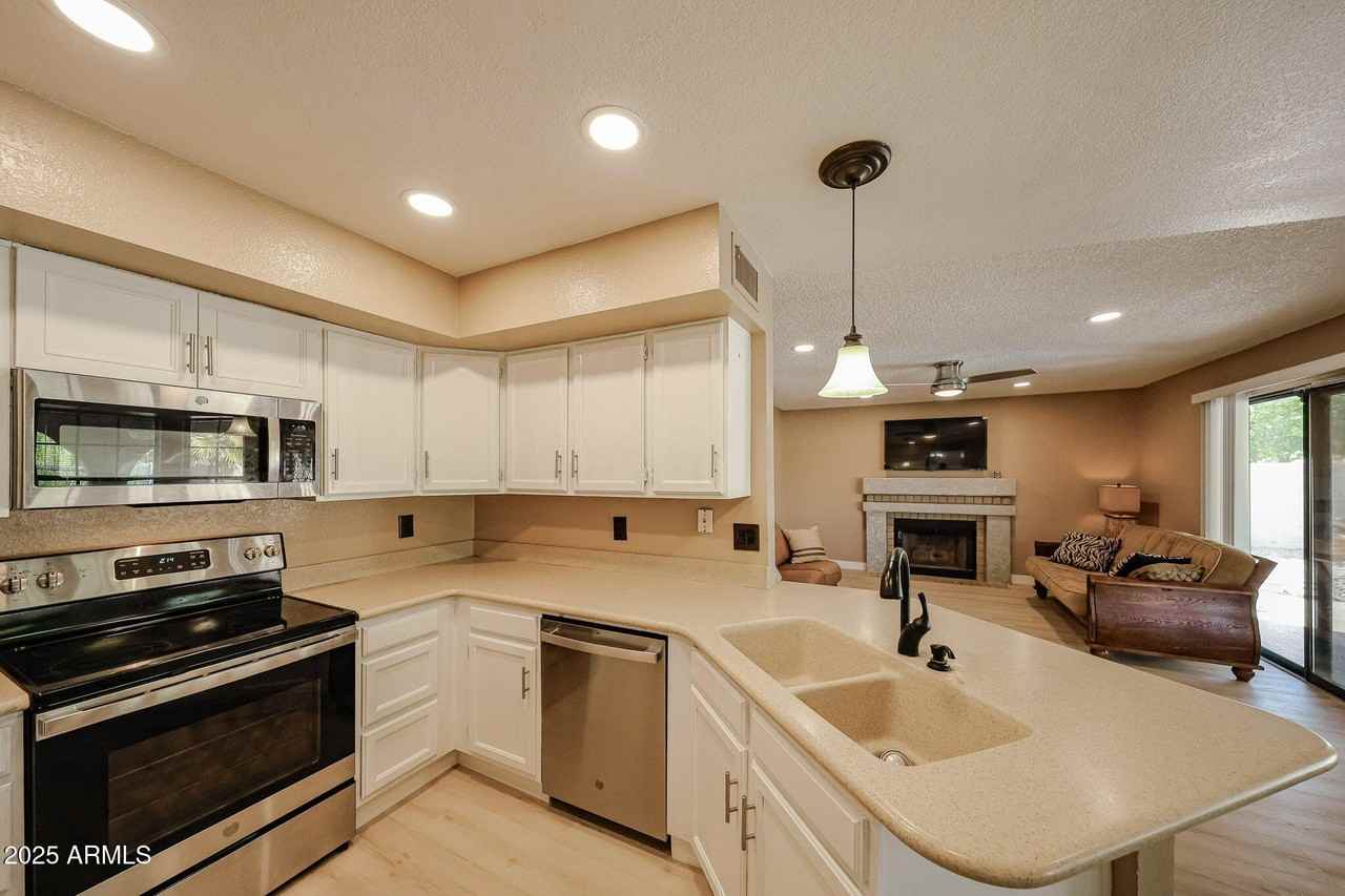 5440 W Beryl Ave - Photo 6 of 22