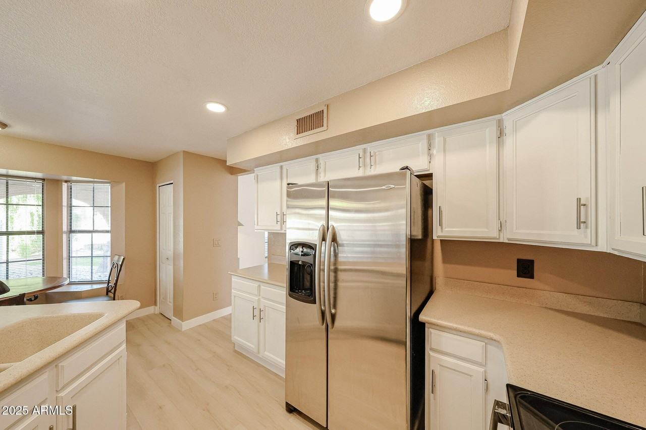 5440 W Beryl Ave - Photo 7 of 22