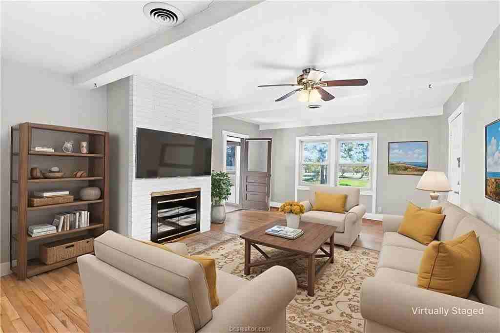 1006 Holt St - Photo 2 of 48