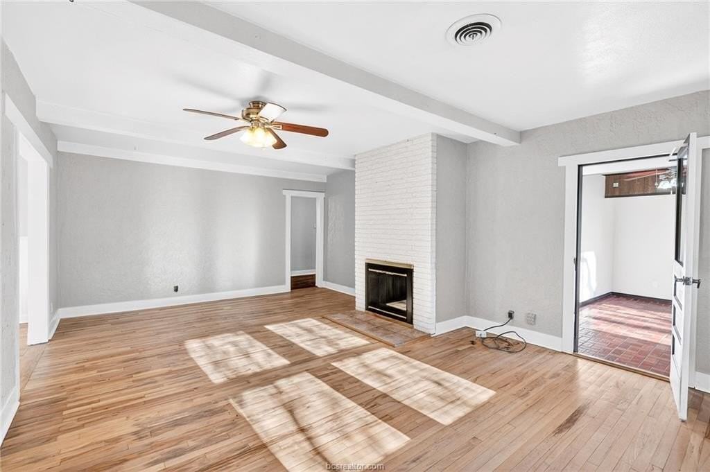 1006 Holt St - Photo 4 of 48