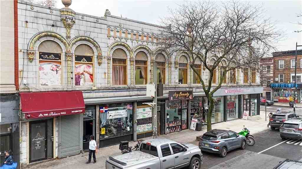 713 Nostrand Ave - Photo 6 of 30