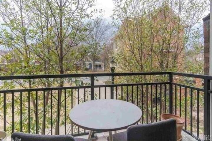 442 Maple St - Photo 6 of 14