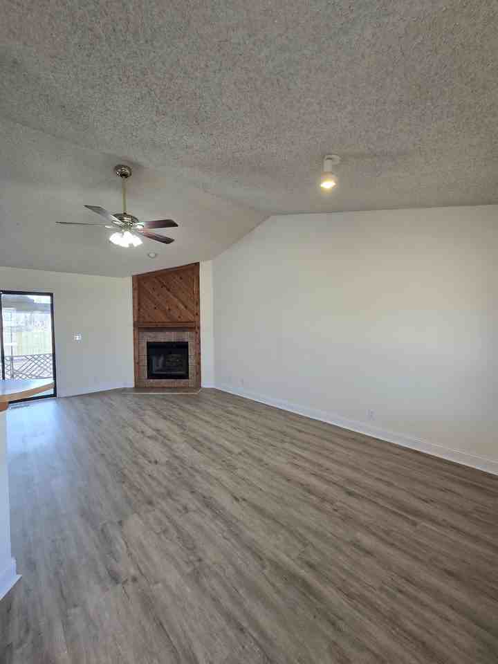 5223 S Mosley St #1 - Photo 3 of 36