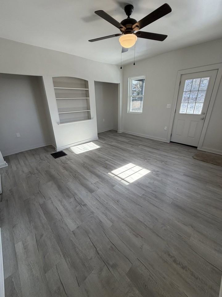 1015 Eastman St #1 - Photo 4 of 10