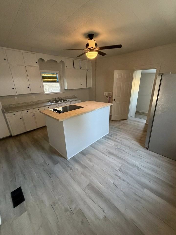 1015 Eastman St #1 - Photo 5 of 10