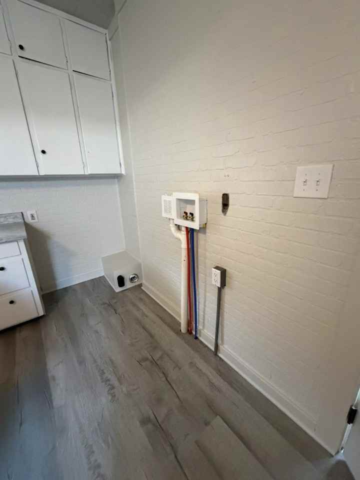 1015 Eastman St #1 - Photo 6 of 10