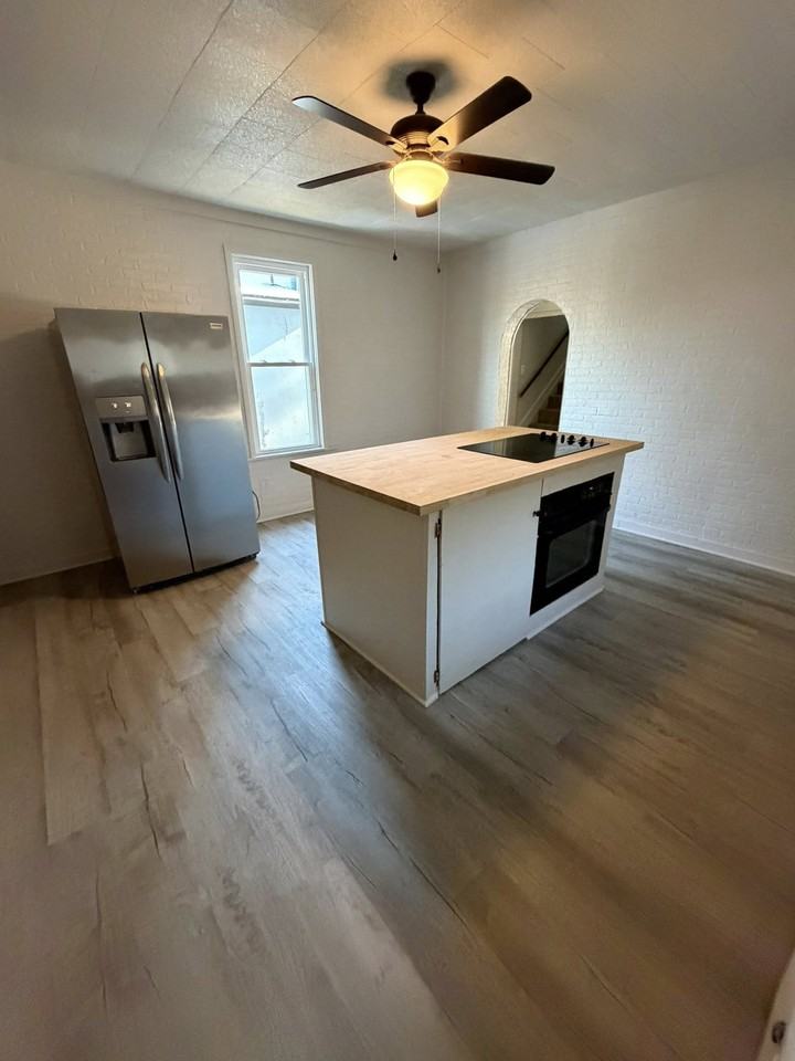 1015 Eastman St #1 - Photo 7 of 10