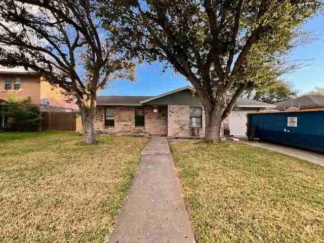 1605 Triple Crown Dr - Photo 2 of 11