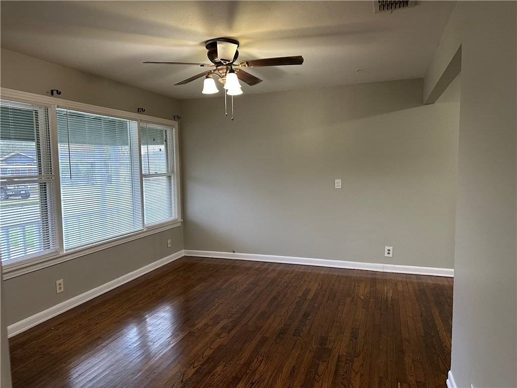 918 Ronald Dr - Photo 4 of 22