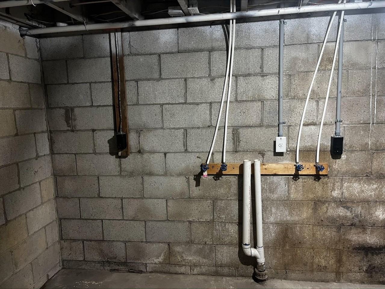 4669 Hilton Ave Apt A #A - Photo 6 of 8