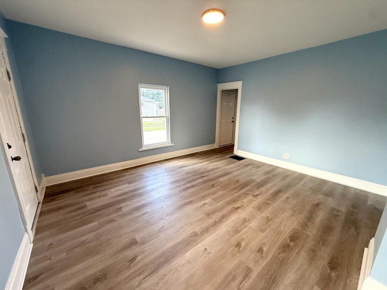 725 Charles St - Photo 3 of 22