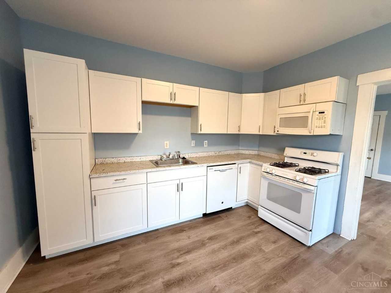 725 Charles St - Photo 7 of 22