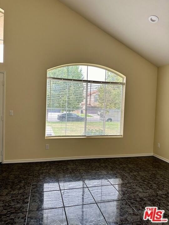 3804 Southview Ct - Photo 4 of 35