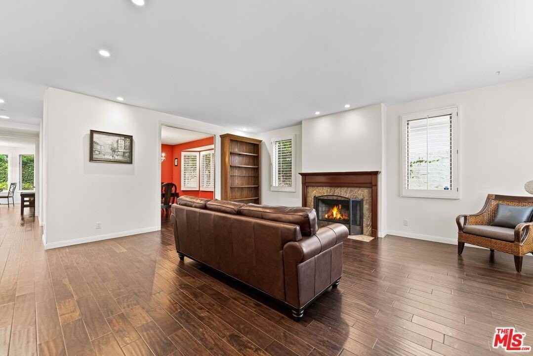 16015 Northfield St - Photo 3 of 27