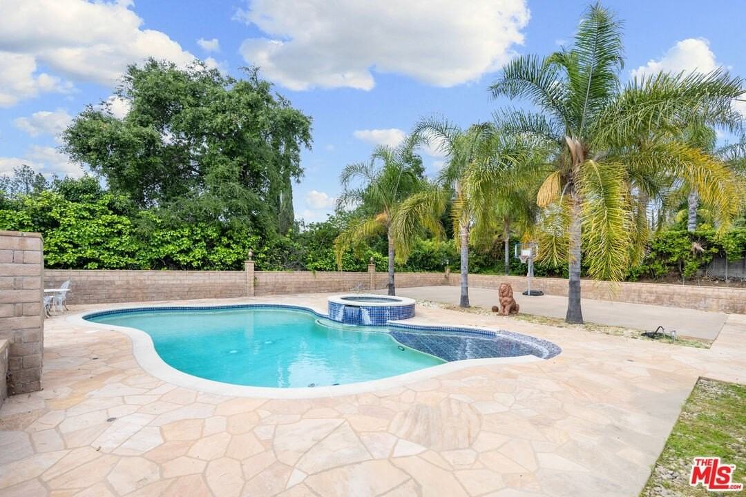 22601 Dardenne St - Photo 4 of 21