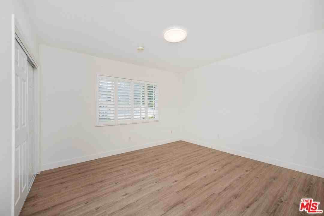 22601 Dardenne St - Photo 5 of 21