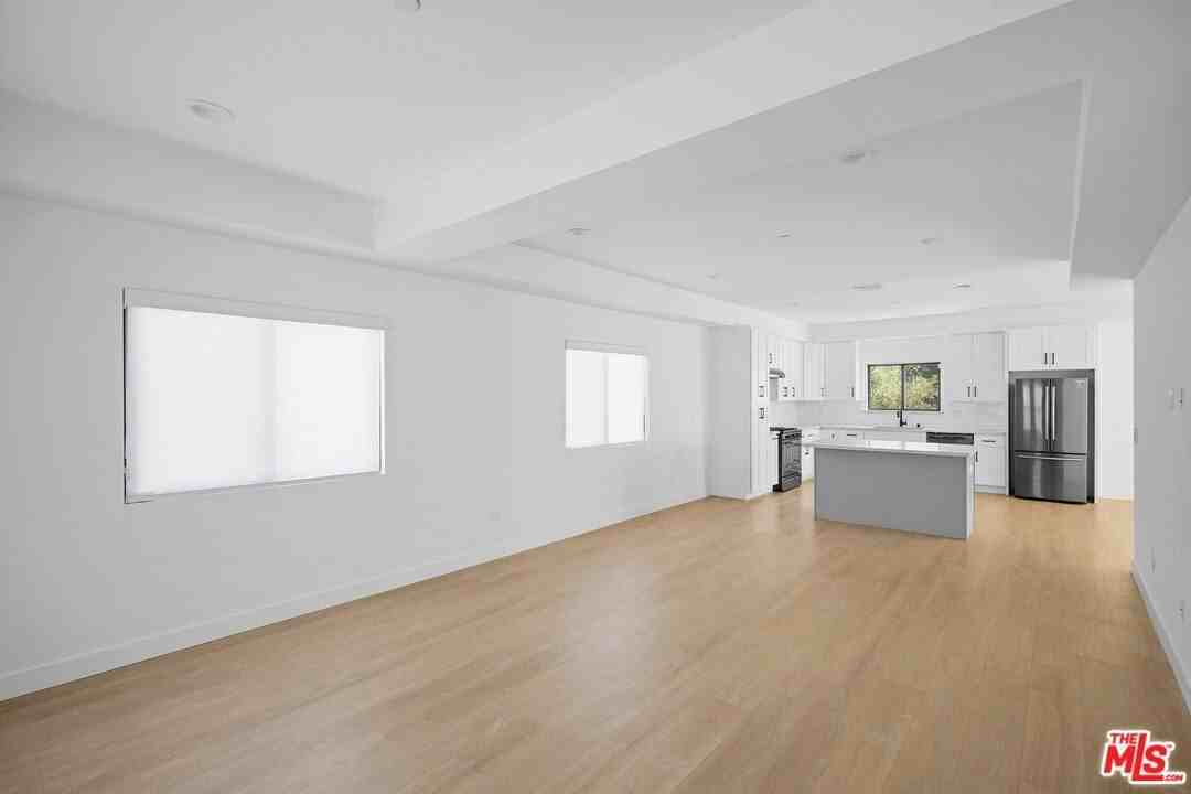 5826 Craner Ave Unit 5822 #5822 - Photo 3 of 24