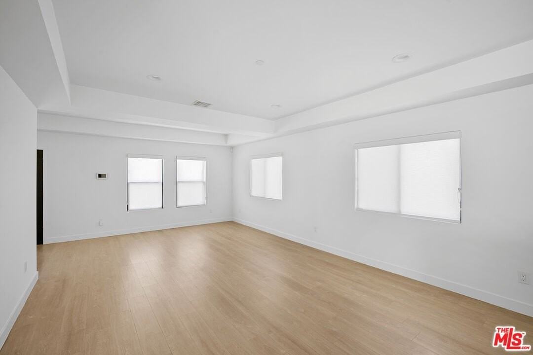 5826 Craner Ave Unit 5822 #5822 - Photo 4 of 24