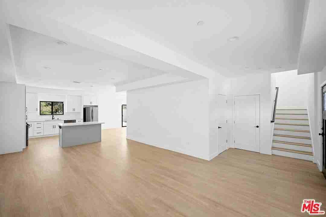 5826 Craner Ave Unit 5822 #5822 - Photo 6 of 24