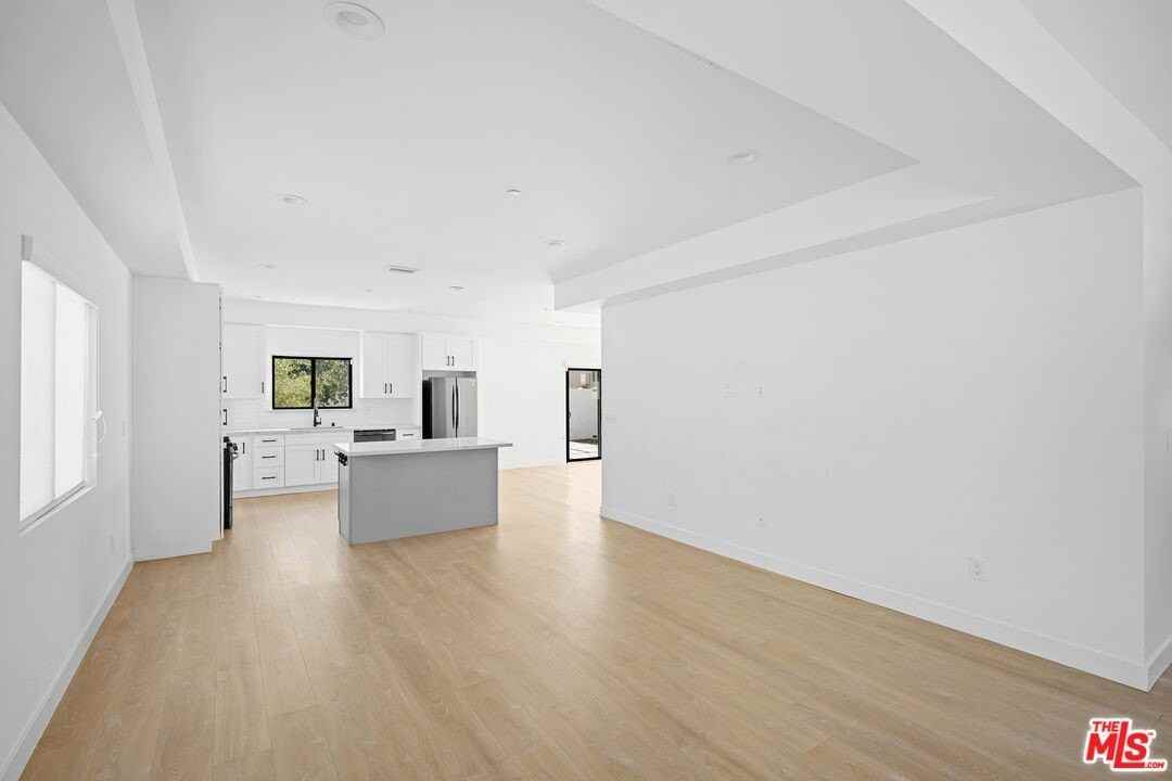 5826 Craner Ave Unit 5822 #5822 - Photo 7 of 24