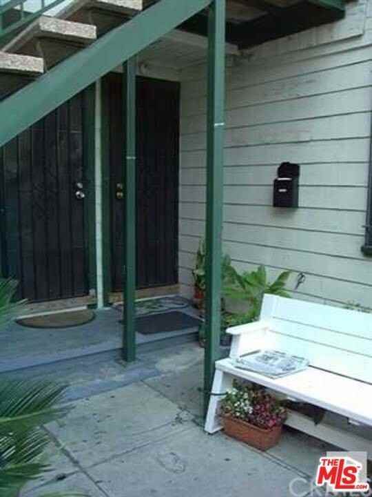 150 S Kenmore Ave Unit 150 1/2 #150-1-2 - Photo 3 of 9