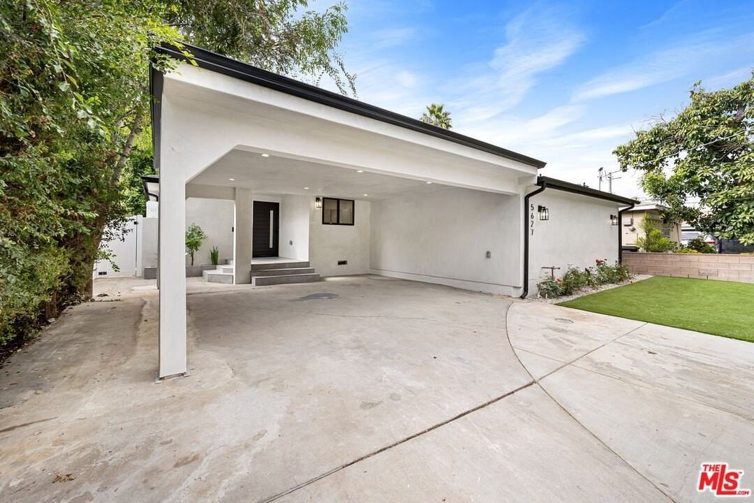 5627 Agnes Ave - Photo 2 of 11