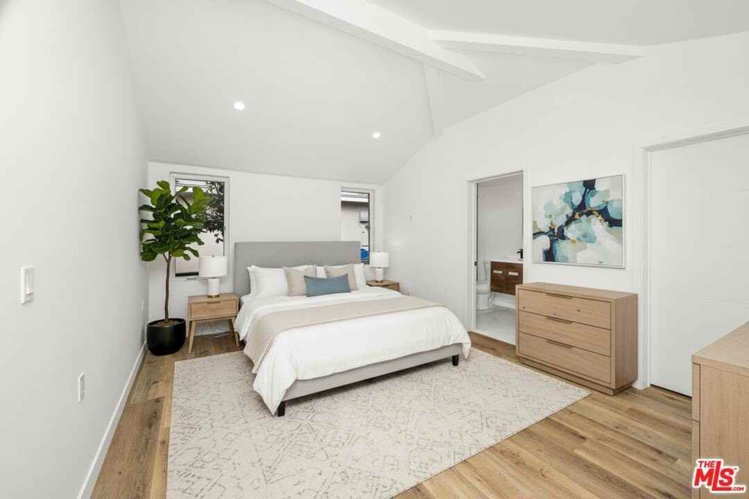 5627 Agnes Ave - Photo 4 of 11