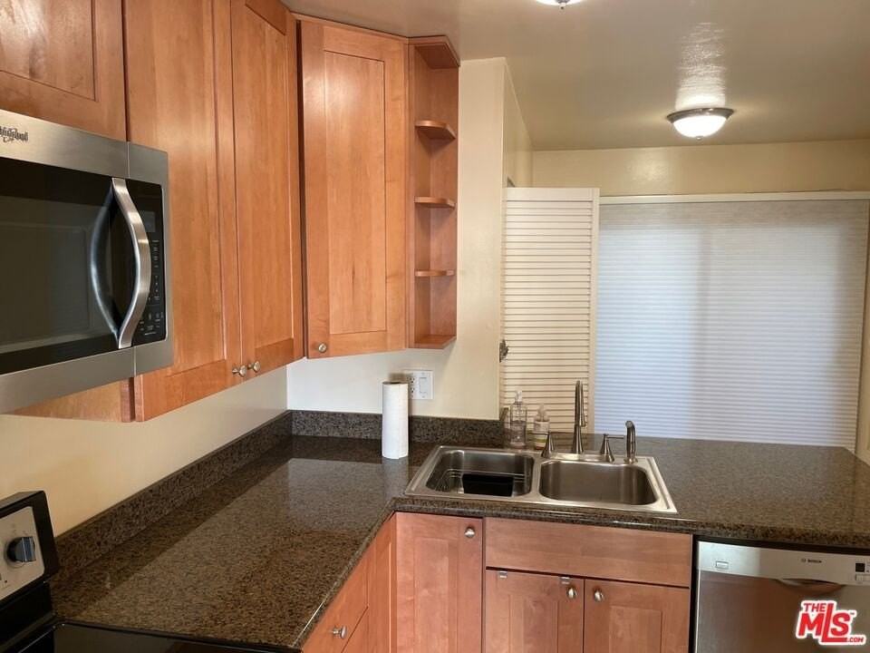 6798 Shearwater Ln - Photo 6 of 19